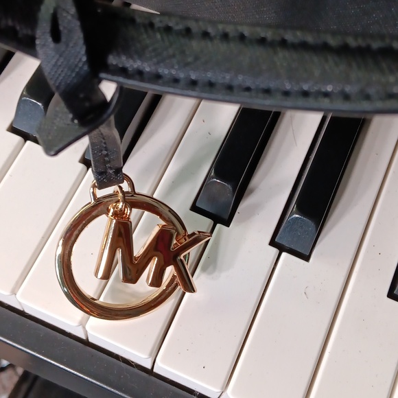 Michael Kors Jet Set Multifunction Purse - Picture 5 of 5